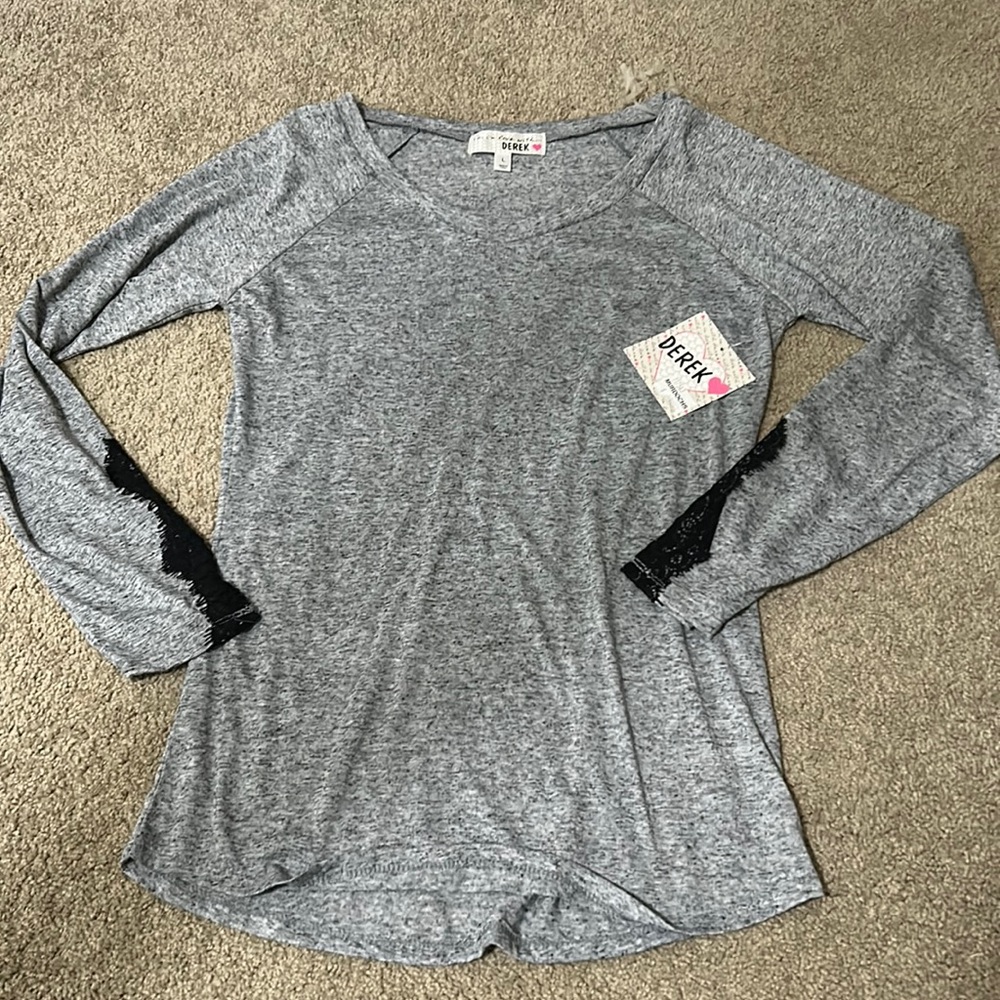 Derek Heart gray long sleeve top with black lace detail on sleeve size Large